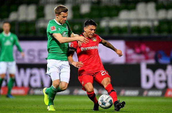 她凭借灵活 她凭借灵活